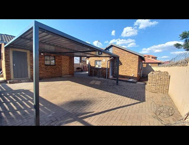 3 BEDROOM PROPERTY TO RENT IN PHILIP NEL PARK
